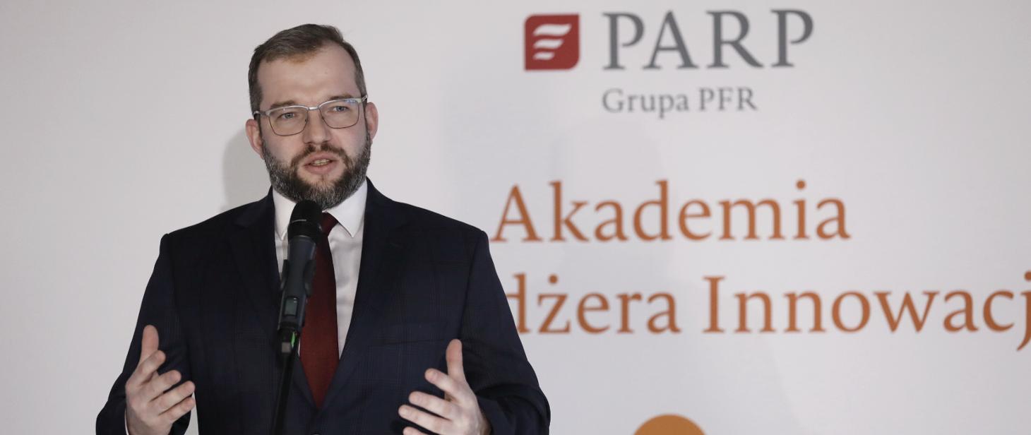 Minister Grzegorz Puda na inauguracji 6. edycji  programu AMI.